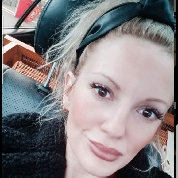 Meet your Posher, Brooke - Picture 2 of 2